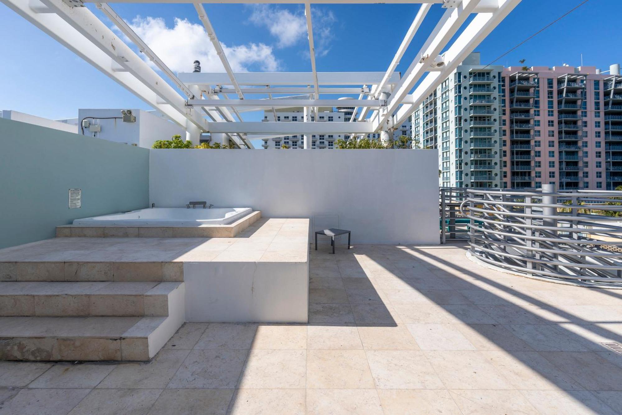 Chasing Waves - Penthouse With Private Terrace Apartment Miami Beach Exterior photo