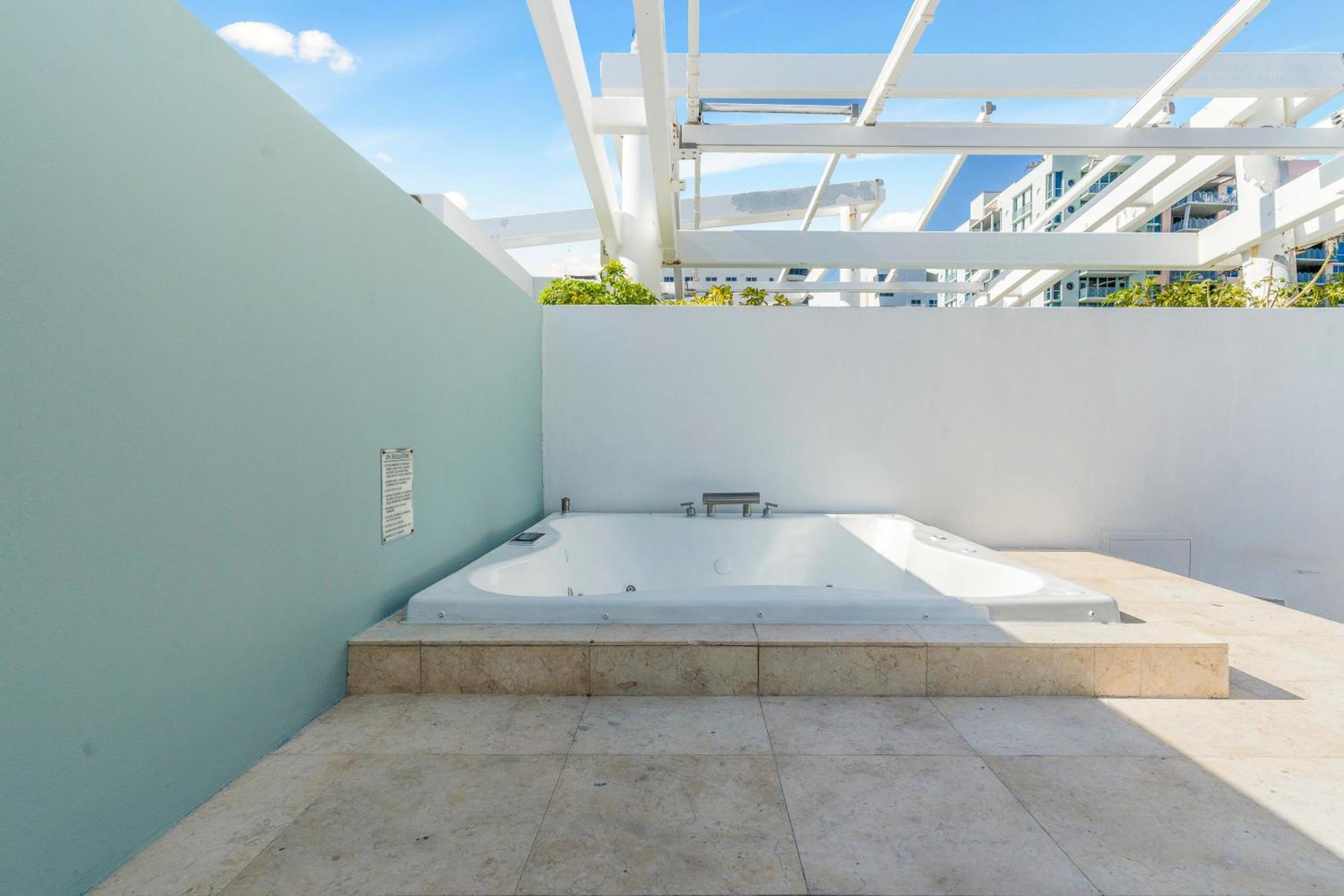 Chasing Waves - Penthouse With Private Terrace Apartment Miami Beach Exterior photo